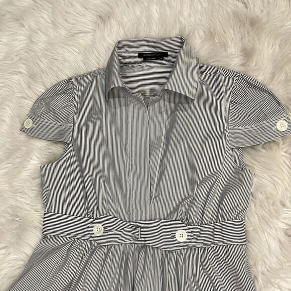 𝅺BCBGMAXAZRIA Striped Peplum Split Neck Top Sz S - Picture 2 of 15